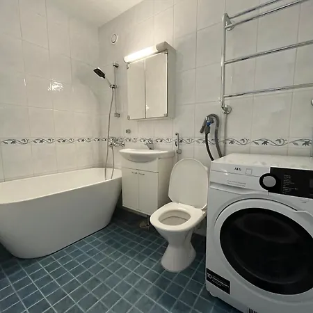 شقة Modern Apartment - 5 Min To Metro & Mall