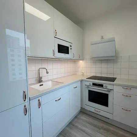 Modern Apartment - 5 Min To Metro & Mall إسبو