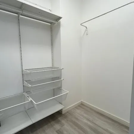 شقة Modern Apartment - 5 Min To Metro & Mall *