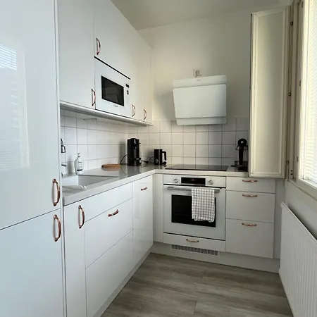 Modern Apartment - 5 Min To Metro & Mall شقة