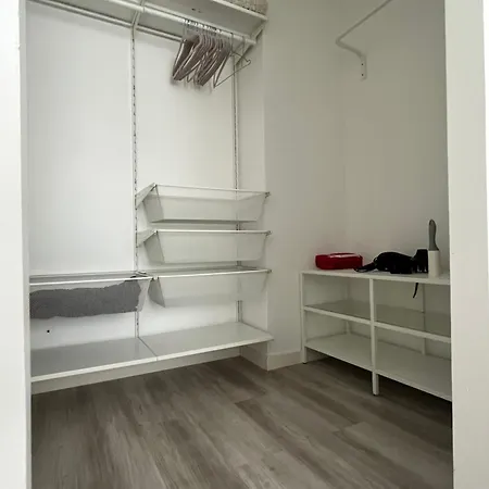 Modern Apartment - 5 Min To Metro & Mall شقة إسبو